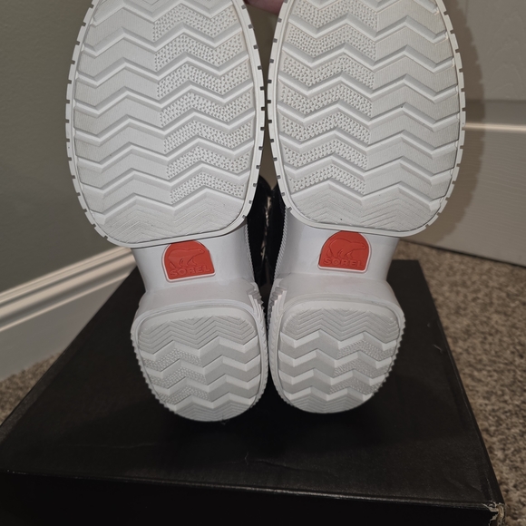 Sorel Black and White Lace-Up Women's Boots - Picture 6 of 8